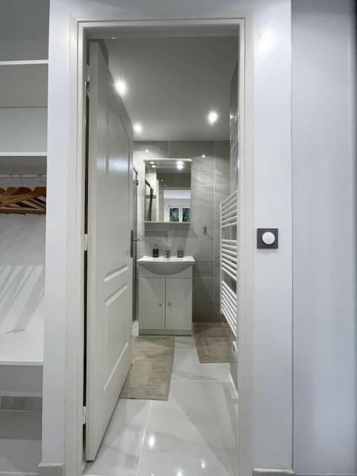 Appartement Cosy Et Moderne Proche De Disneyland Bussy-Saint-Georges Eksteriør bilde