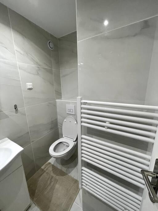 Appartement Cosy Et Moderne Proche De Disneyland Bussy-Saint-Georges Rom bilde